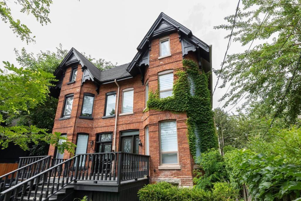 Grand 3 Bedroom Toronto Victorian Entire Home Exterior photo